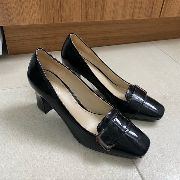 Black Naturalizer Pumps - Picture 3 of 8